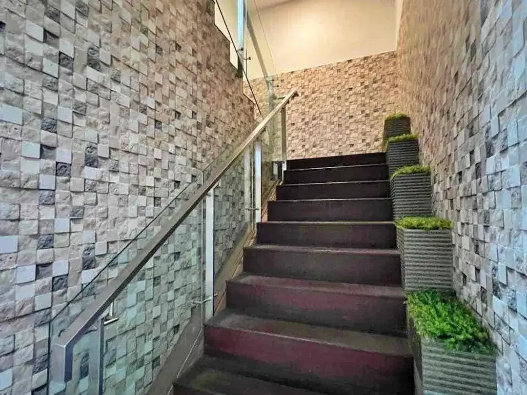 Dijual Gedung di jalan raya bypass Ngurah Rai sangat efisien untuk kantor - Image 3 of 10