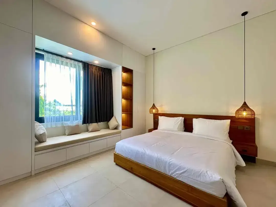 BRAND NEW 3 BEDROOMS MINIMALIST MODERN TROPICAL STYLE  QUIET ARE LOCATION AT MUNGGU - Image 5 of 10