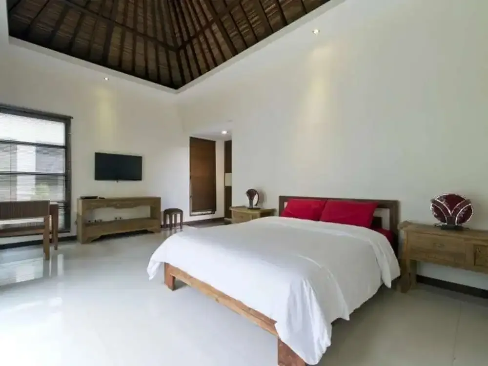 Luxury villa for sale, walk to Mertasari beach Sanur, Denpasar Bali - Image 6 of 10