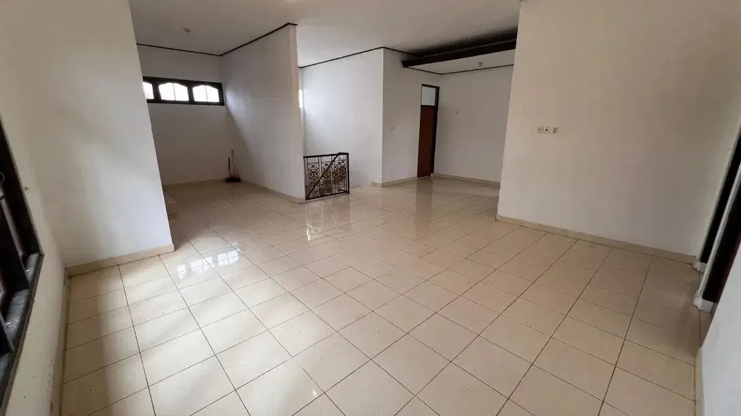 FOR RENT RUMAH SIAP HUNI BISA BUAT KANTOR STARTEGIS DI RENON - Image 1 of 7