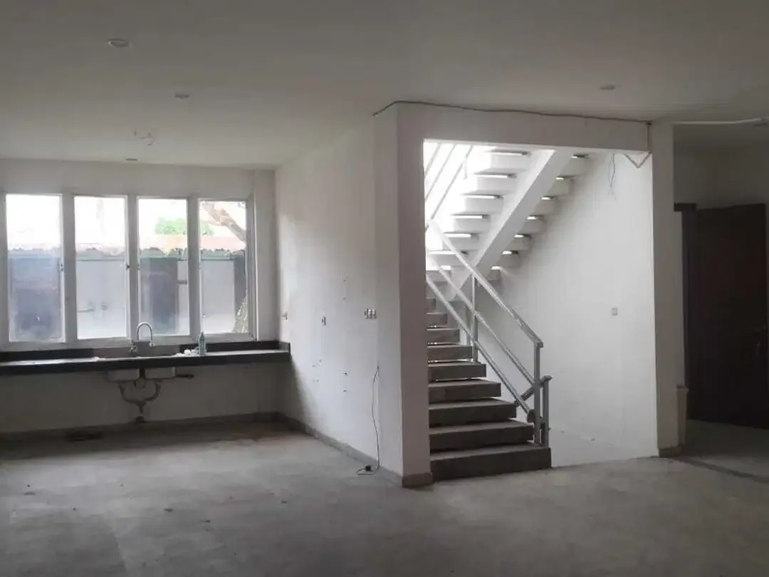 Di jual rumah 5 Bedroom di area Cekomaria dekat living word, Denpasar - Image 9 of 10
