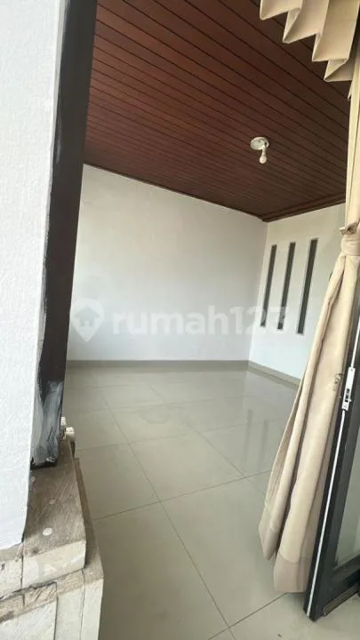 Rumah Strategis Bagus Terawat 2 Lantai Bebas Banjir - Image 2 of 4