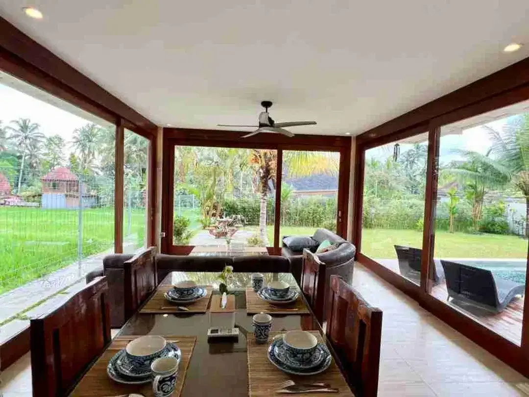 Dijual villa lantai 2 dengan view sawah  lokasi area ubud gianyar
Lingkungan villa./restoran/cafe
10 menit ke central ubud - Image 9 of 9