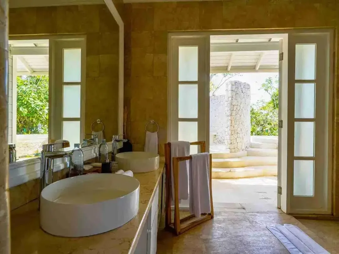 Dijual Villa Mewah di Tepi Tebing dalam Komplek Resor Uluwatu Bali - Image 3 of 9