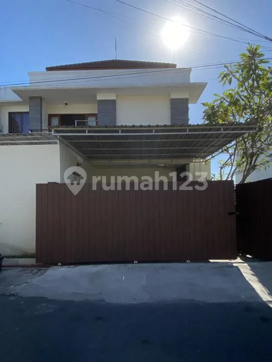 Rumah 4Br Full Furnished 2 Lantai Siap Huni di Renon - Image 1 of 4