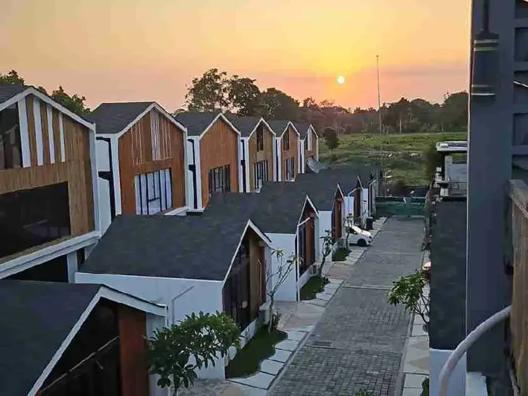 Vila Mewah Dekat Pantai Nyanyi Full Furnish dan Siap Huni - Image 1 of 6