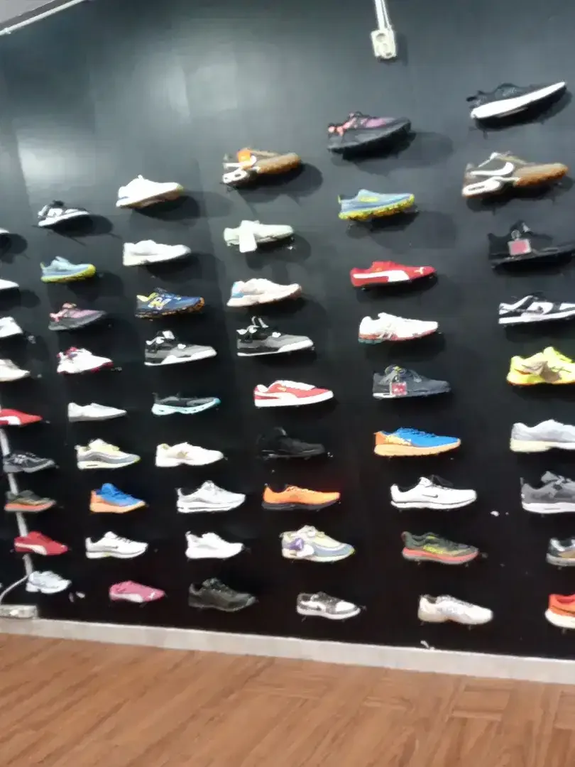 Sepatu import pria dan wanita - Image 1 of 9
