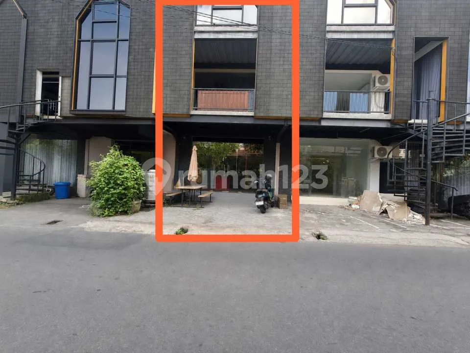 Ruko 3 Lantai Dijual - Echo Beach Canggu, Bali - Image 2 of 4
