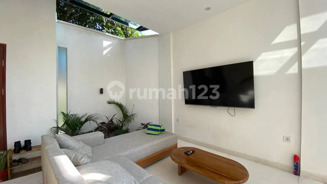 Villa 2 Bedrooms Seminyak Pantai Batu Belig Bali SHM - Image 3 of 4