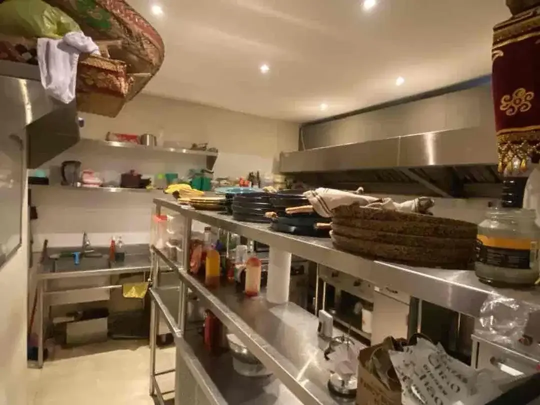 Di sewakan modern cafe tempat yg nyaman dan lokasi yg strategis di Kerobokan - Image 5 of 7