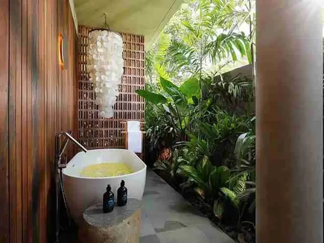 7 BEDROOMS IN PERERENAN FREEHOLD FOR SALE - Image 8 of 10