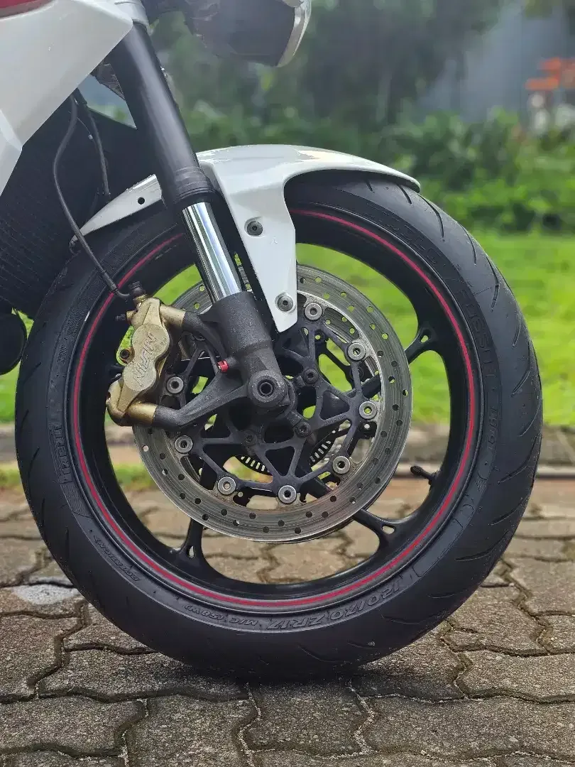 Triumph Street Triple 675R 2015, kondisi cakep, full mulus, noPR - Image 9 of 10