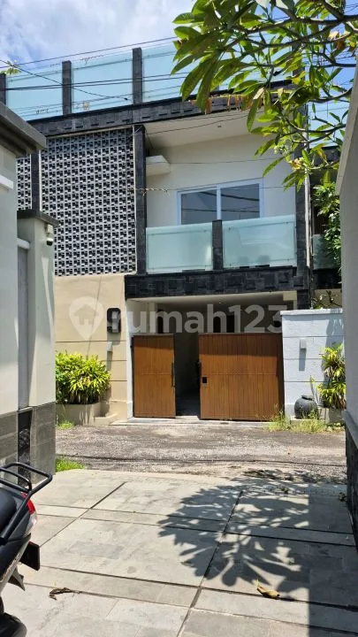 Sewa/ Jual Villa 2 Lantai.+ Pool + Rooftop Tibubeneng -Canggu - Image 2 of 4
