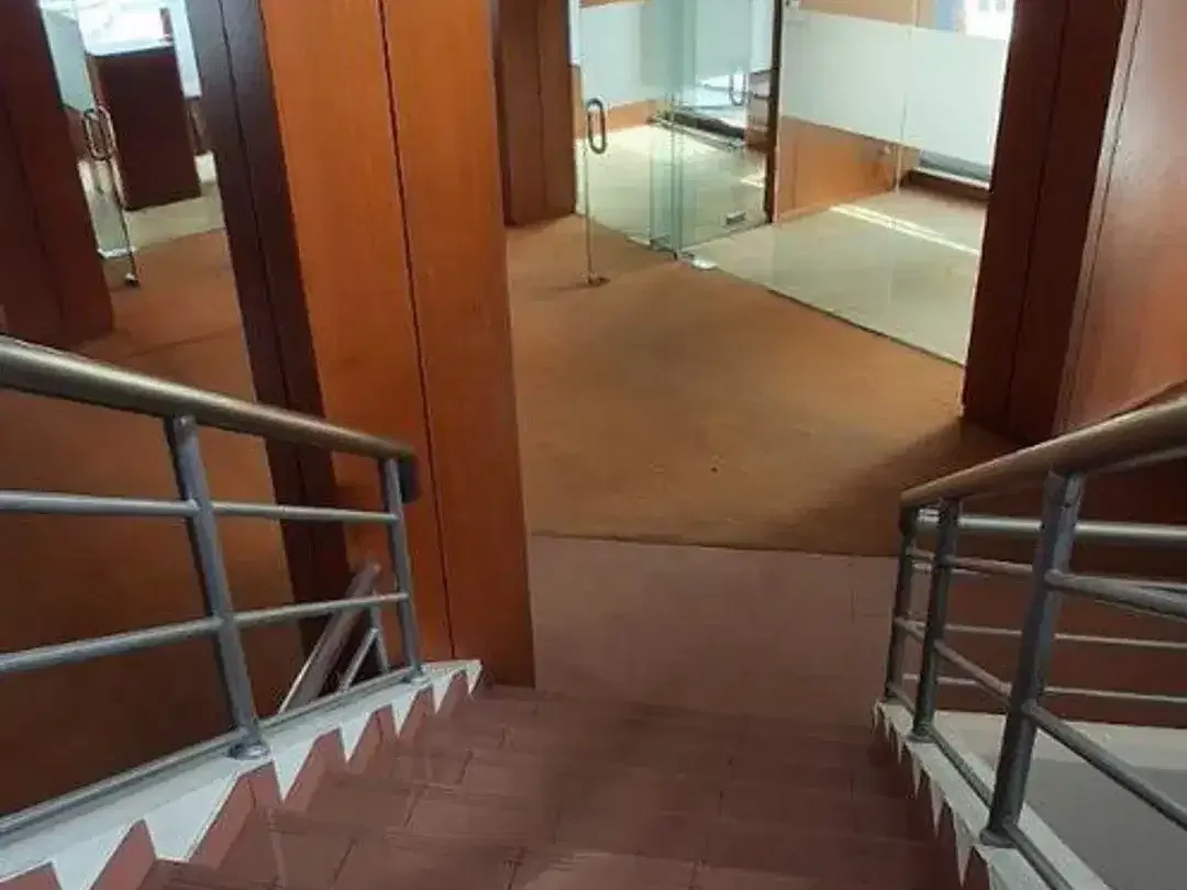 Gedung Kantor Ex Bank Disewakan, di Pusat Niaga Denpasar Barat Area - Image 5 of 5