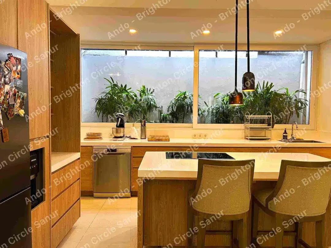 4 BR EXCLUSIVE SPACIOUS VILLA FURNISHED IN BATU BELIG CANGGU - Image 9 of 10
