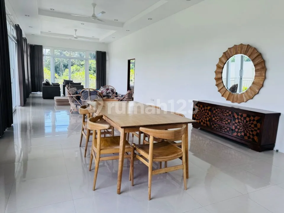 Disewakan Rumah dengan Kolam Renang Area Denpasar Utara - Image 2 of 4