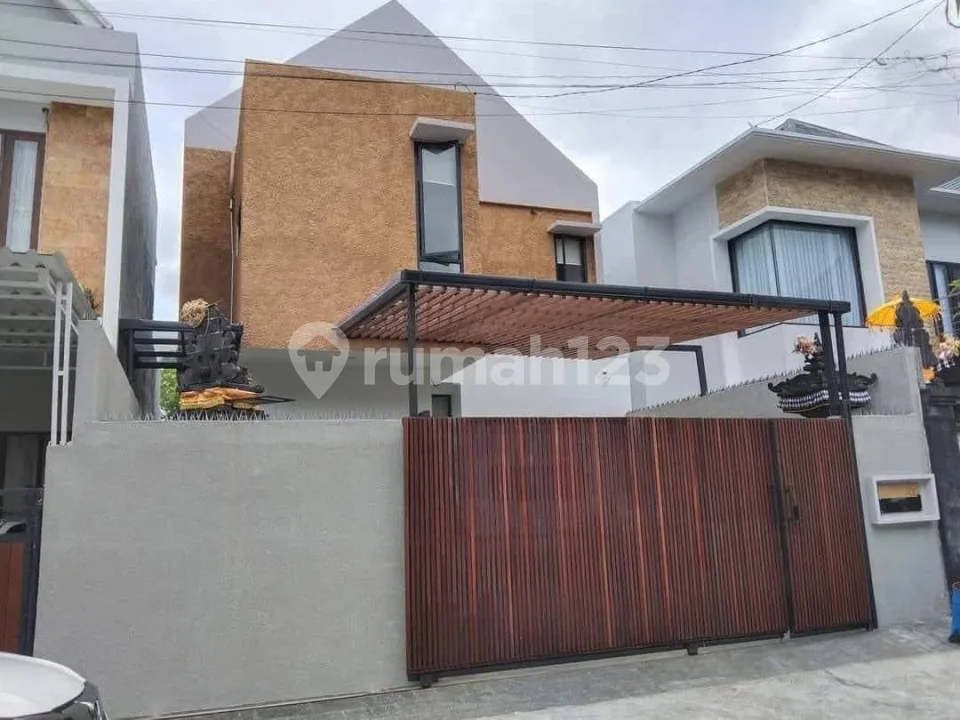 Rumah Baru Modern Lokasi Elite di Pusat Renon - Image 1 of 4