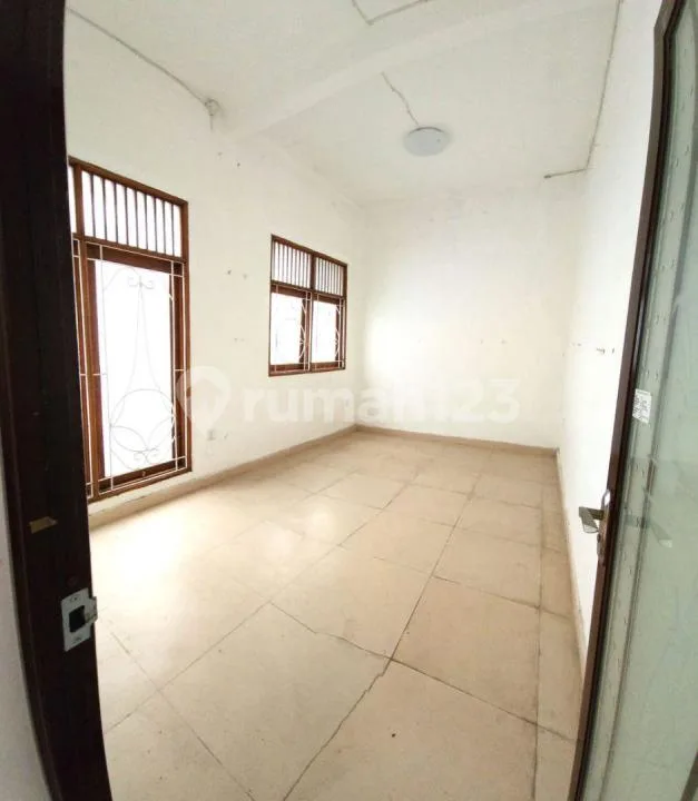 3Br 2-Storey House In Kuta Royal Villa - SHM Freehold | Prime Kuta - Image 3 of 4