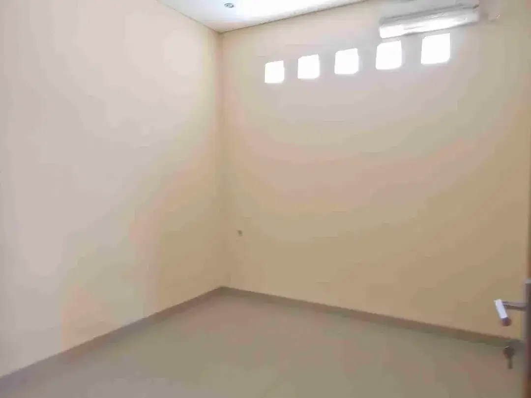 RUMAH 2 KAMAR, LINGKUNGAN TENANG, DEKAT JALAN RAYA DAN KAMPUS IDB RENON - Image 7 of 10