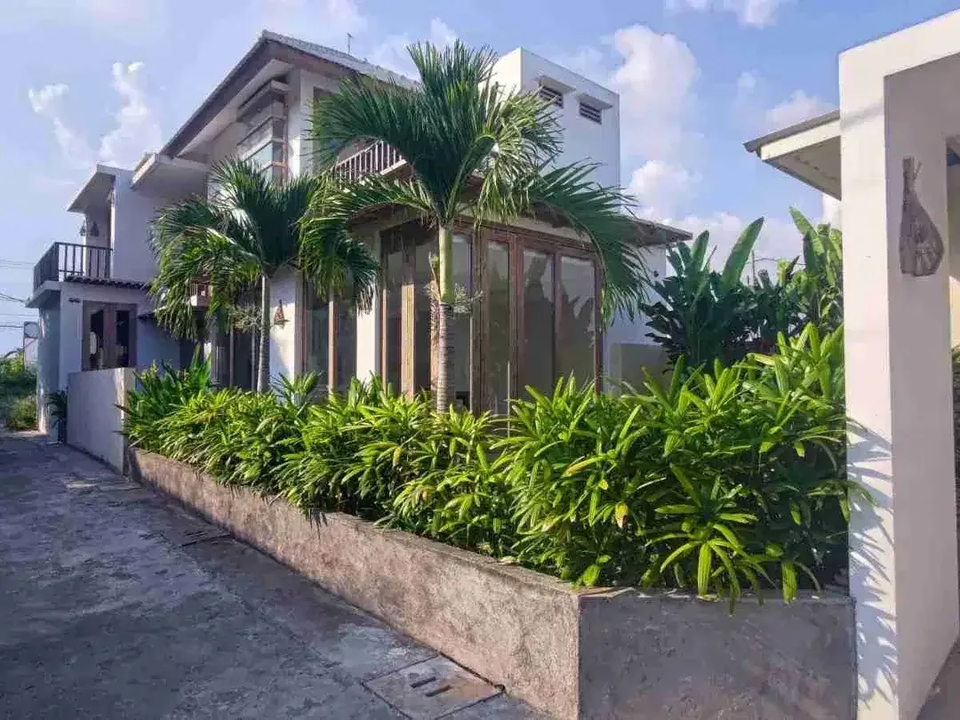 VILLA DI CEMAGI CANGGU 200M DARI PANTAI, 2 LT, SHM, SEMIFURNISHED, HANYA 20M DARI JLN UTAMA, MILIK SENDIRI - Image 1 of 8
