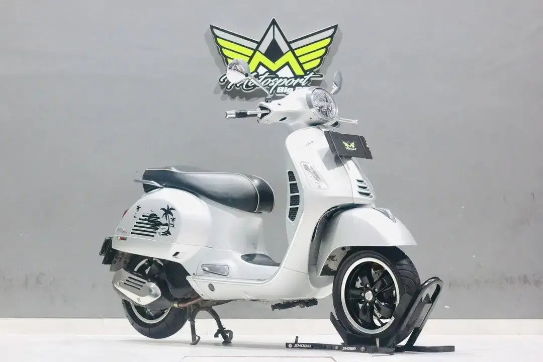 Piaggio vespa GTS super 150 ABS limited edition vespa sprint Primavera - Image 4 of 4