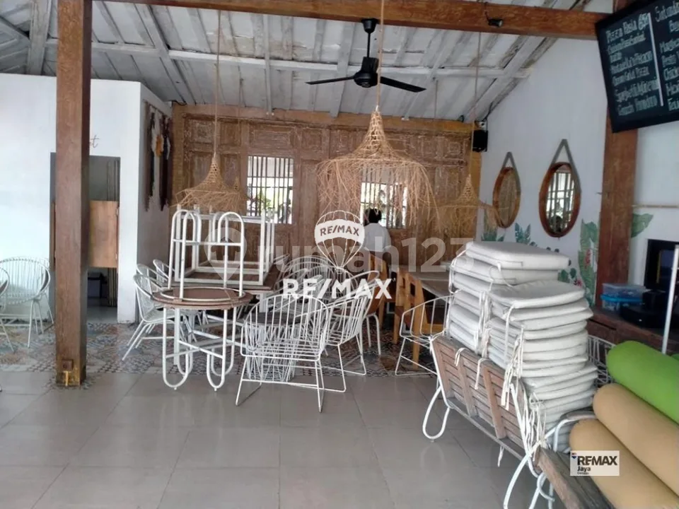 Restaurant Business Takeover Opportunity For Rent In Batu Bolong, Canggu - Image 1 of 4