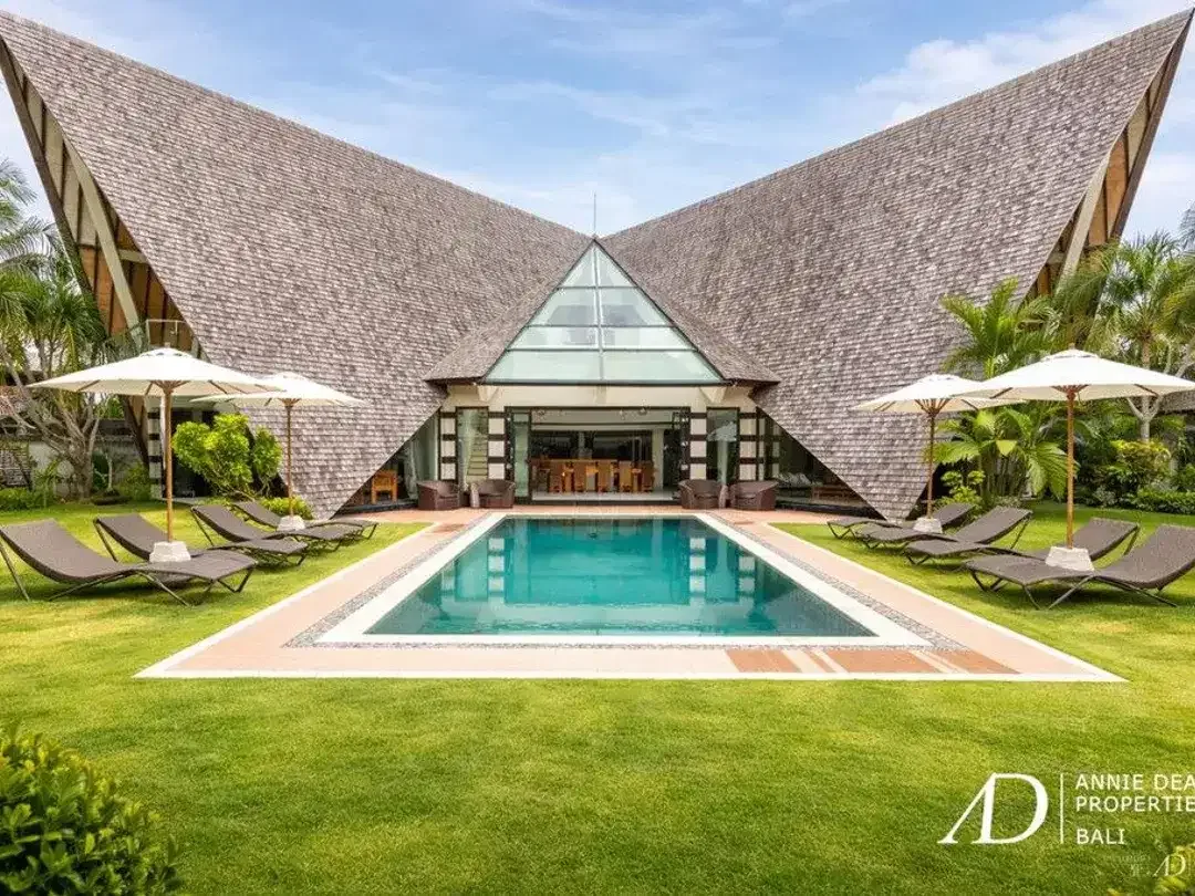 FREEHOLD 4-BEDROOM VILLA WITH UNIQUE ARCHITECTURE IN PADONAN - Image 2 of 10