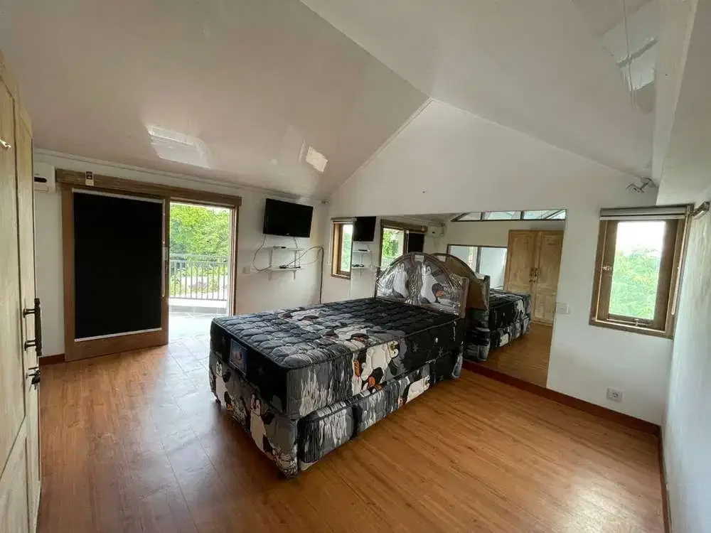 SPACIOUS WESTERN STYLE HOUSE - Image 6 of 10