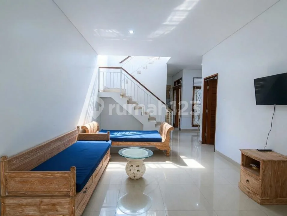 Rumah 3 Kamar Fully Furnished Bebas Banjir di Mahendradata Dekat Kerobokan - Image 2 of 4