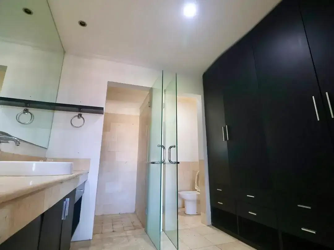 Dijual Rumah 3 Lantai di Dewi Saraswati, Seminyak Bali - Image 8 of 10