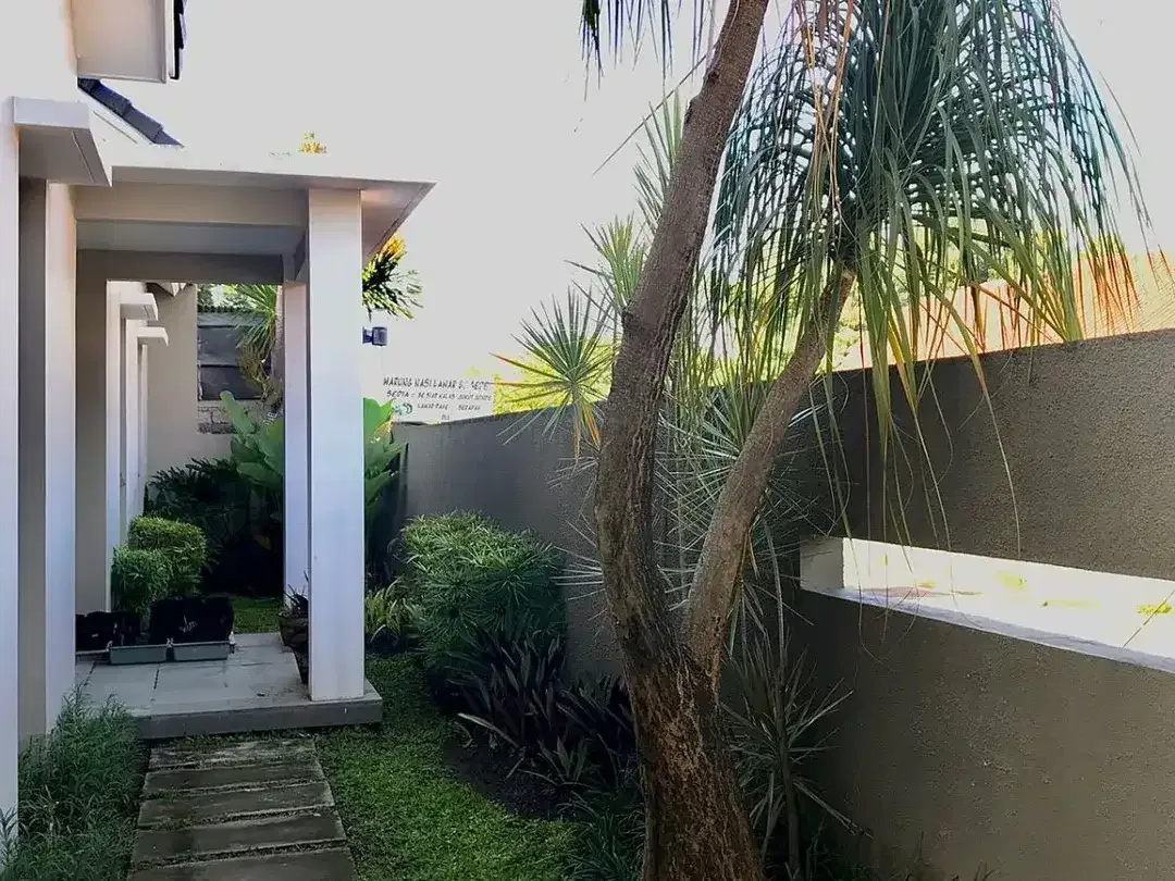 FOR RENT RUMAH SIAP HUNI 4BR KAWASAN BAGUS STARTEGIS DI DENPASAR BARAT - Image 2 of 10