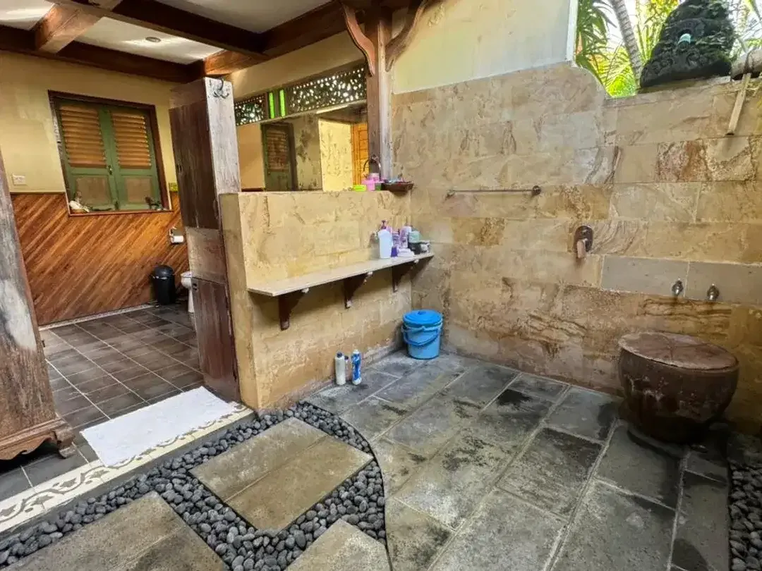 DIJUAL VILLA BIG GARDEN DI SANUR   Villa nyaman dengan taman luas, berlokasi di kawasan Tunggak Bingin, Sanur, berada di lingkungan perumahan dan vill - Image 6 of 10