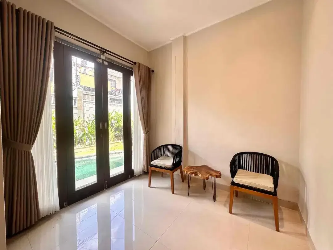 3 BEDROOMS MINIMALIST MODERN STYLE STRATEGIC LOCATION AT UMALAS - Image 5 of 10