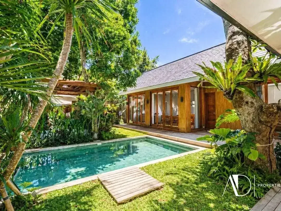 LEASEHOLD | SINGLE-LEVEL 3-BEDROOM VILLA IN PRIME BEACHSIDE SANUR - Image 1 of 10
