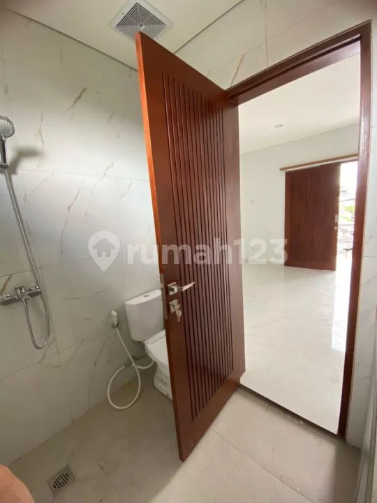Dijual Rumah Baru Depan Level 21 Mall - Image 2 of 4