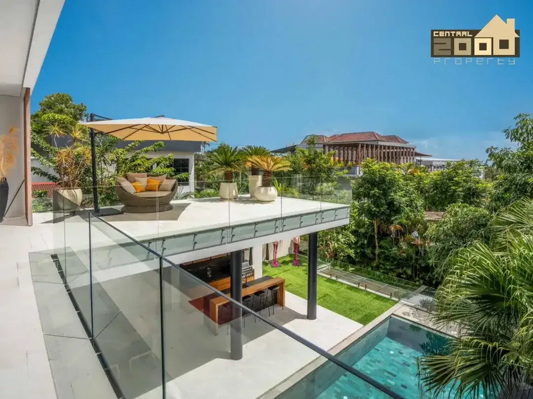 Modern Luxury Villa Overlooking Jimbaran Bay - Image 6 of 10