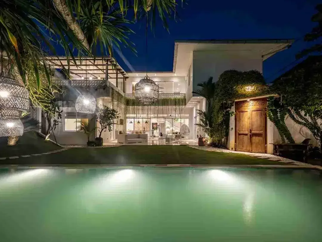 LUXURY VILLA IN BUMBAK UMALAS FOR RENT AND LONG LEASE HOLD 25 YEARS - Image 2 of 10