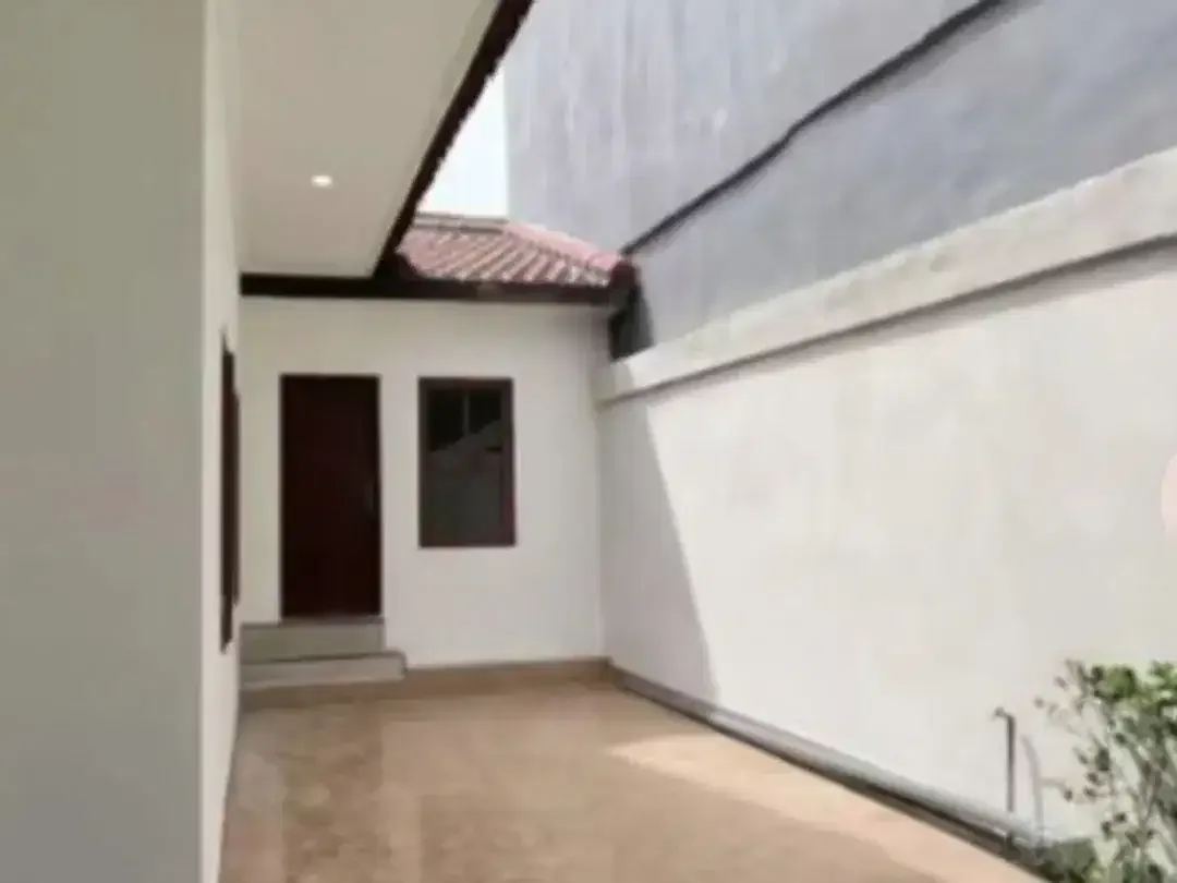RUMAH STRATEGIS DEKAT KEROBOKAN DI TANGKUBAN PERAHU DENPASAR - Image 4 of 10