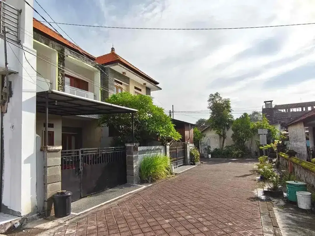 Rumah Modern Minimalis di Lingkungan Perumahan yg tenang namun sangat strategis - Image 2 of 10