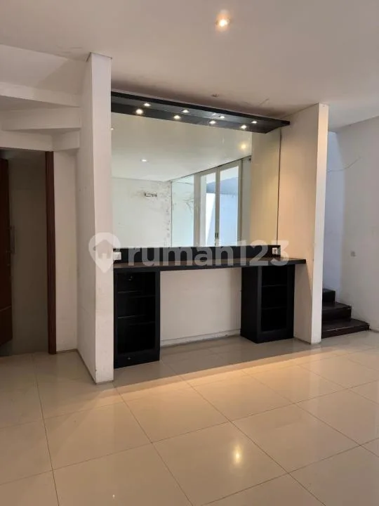 Rumah Eksklusif di Lingkungan Premiun Dekat Living World Mall - Image 2 of 4