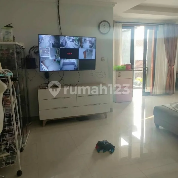 Rumah 2 Lantai Full Furnished Lokasi Tukad Asahan Renon Denpasar - Image 2 of 4