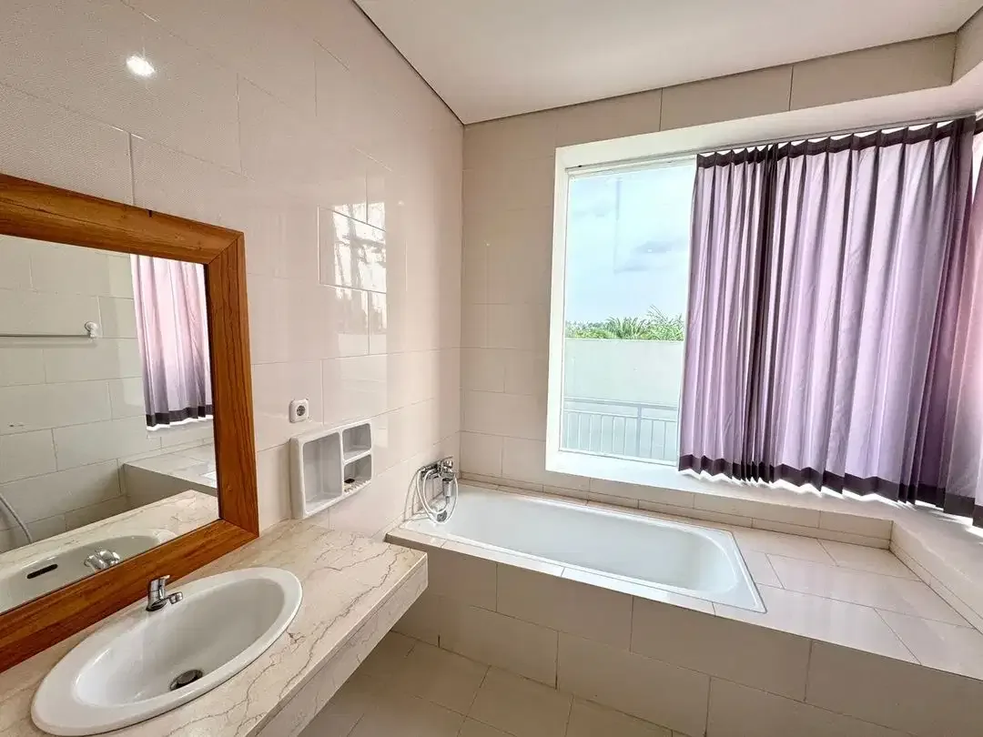 For rent 3 Bedroom House at Greenlot, Munggu - Image 3 of 10