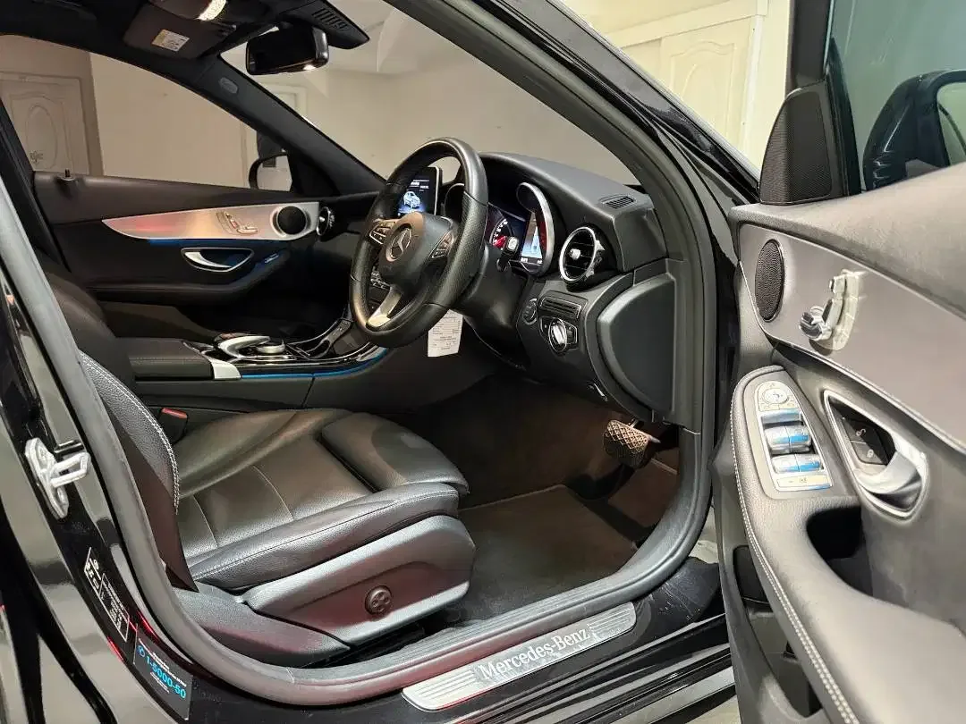 C200 AMG 2018 C200 AMG line 2018 C200 W205 C200 avantgarde mercy C200 - Image 10 of 10