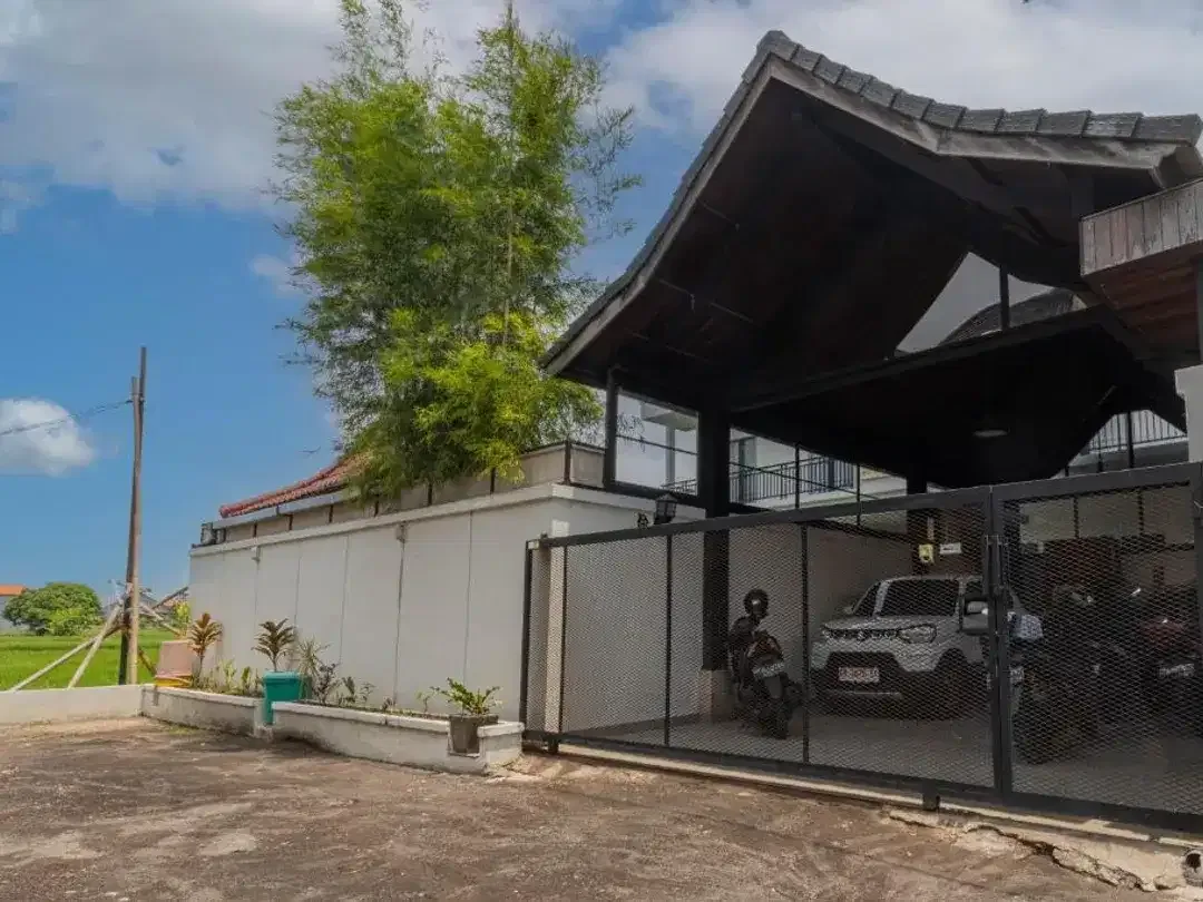 RARE FIND! VILLA 5 KAMAR TIDUR DI SANUR – POTENSI INCOME TINGGI & LOKASI PREMIUM ( 7 M ) ML/ LM - Image 1 of 10