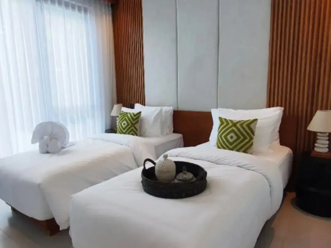 FREEHOLD OR LEASEHOLD STRATEGIC QUIET LUXURY VILLA IN RENON SANUR - Image 2 of 10