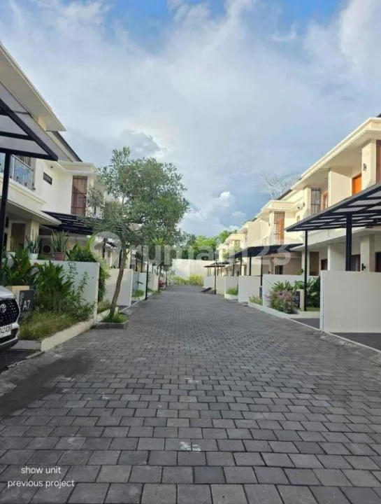 Rumah Modern Semi Villa Cluster One Gate System Akses Paving 6 Meter dengan Kabel Bawah Tanah Dekat ke Pintu Tol Mumbul Jimbaran dan Itdc Nusa Dua - Image 2 of 4