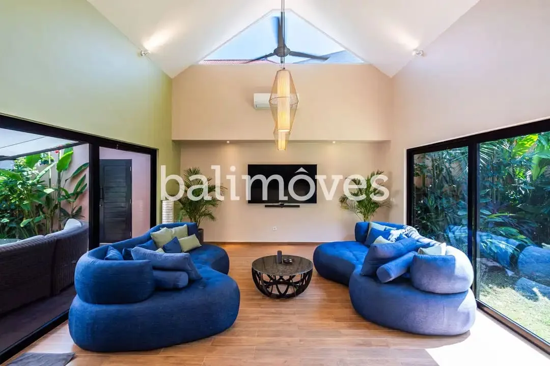 Villa Bagus 4 Kamar Tidur Diatas Tanah 400m2 Di Tepi Pantai Sanur - Image 1 of 10