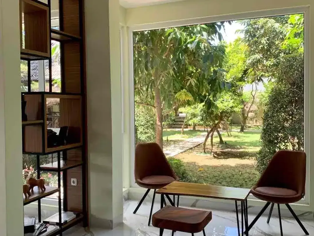 DISEWAKAN RUMAH ELEGAN DENGAN TAMAN LUAS  DI RENON - Image 8 of 10