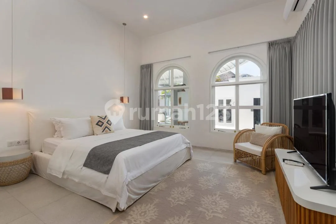 Villa Mewah Strategis di Pusat Berawa Dekat Pantai, Canggu Canggu, Badung Ãâ¬" Bali - Image 3 of 4