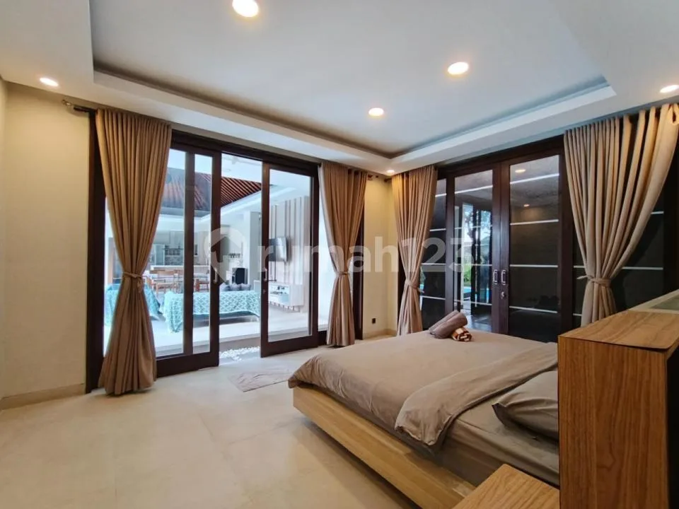 Villa 1 Lantai 3Br SHM di Kerobokan Dekat Seminyak & Canggu - Image 3 of 4
